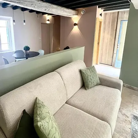 아파트 La Loge Des Remparts *